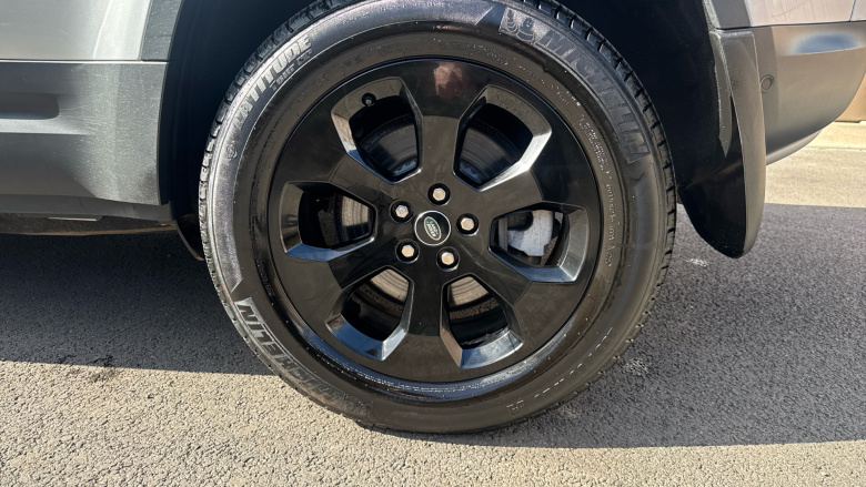 Land Rover Defender 3.0 D300 SE 110 5dr Auto Diesel Estate